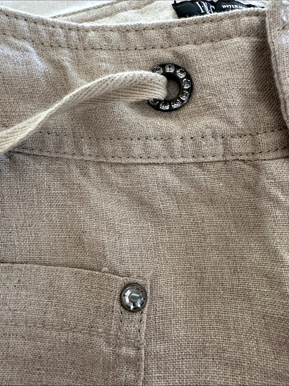 Women INC  Beige Linen Casual Pants size 0
Adorable rhinestone accessories